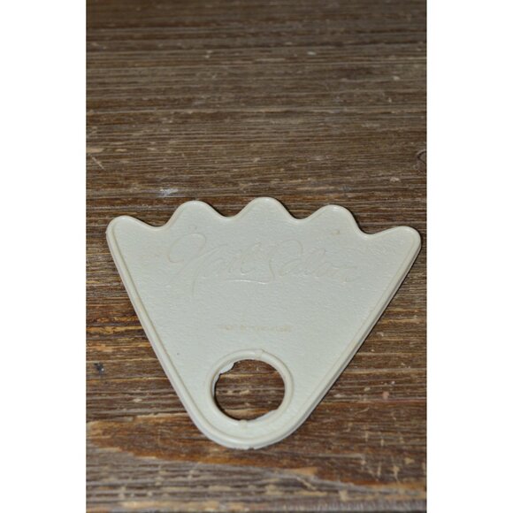 Vintage Tupperware Nail Salon Manicure Helper Tool Retro Fingernail Gadget - Picture 4 of 5